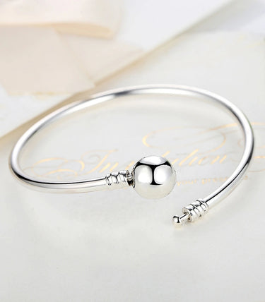 Сребърна твърда гривна за талисмани "Съвършена като теб"