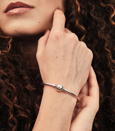 Сребърна твърда гривна за талисмани "Заблести като звездите"