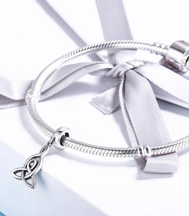 Сребърна висулка „Амулет за закрила“