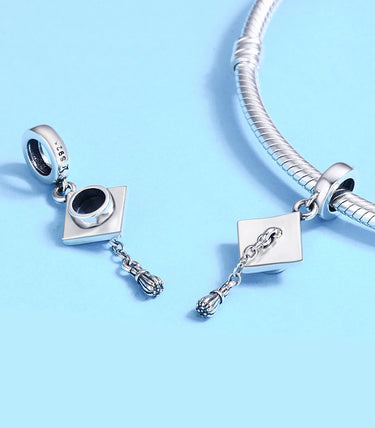 Сребърна висулка „Честито дипломиране!“