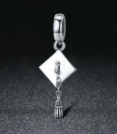 Сребърна висулка „Честито дипломиране!“