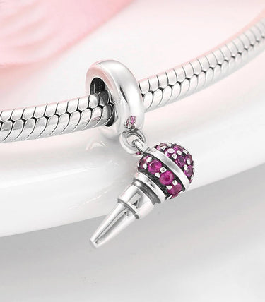 Сребърна висулка „Който пее, зло не мисли“