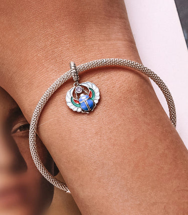 Сребърна висулка „Свещеният скарабей“