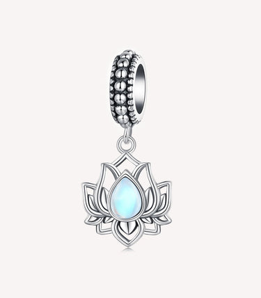 Сребърна висулка „Свещеното цвете“