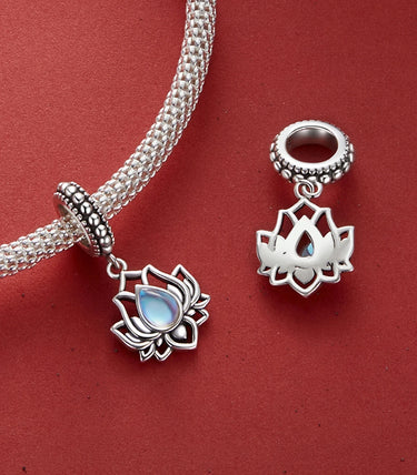 Сребърна висулка „Свещеното цвете“