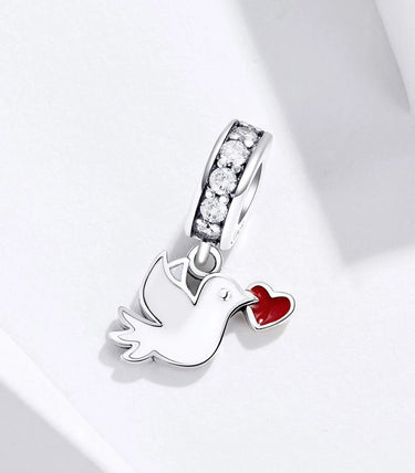 Сребърна висулка „Ти носиш любовта“