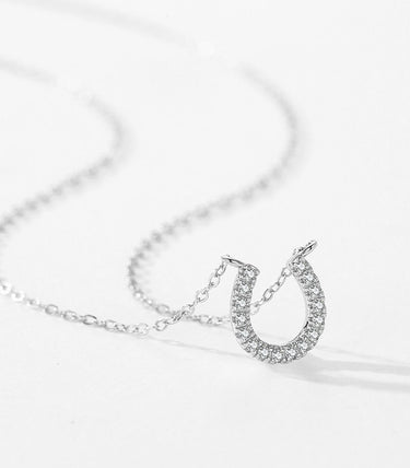 Сребърно колие "Късметът ми стои добре"