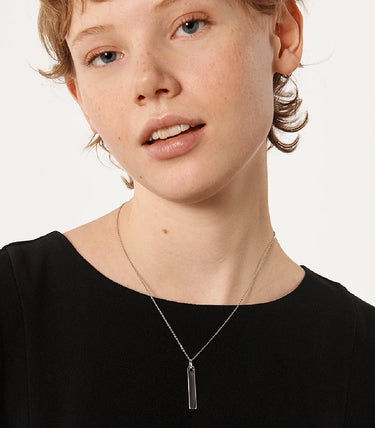 Сребърно колие с вертикална плочка