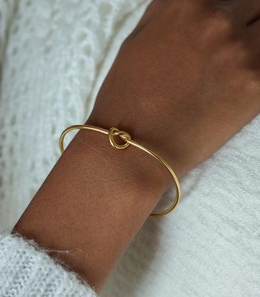 Tвърда гривна knot