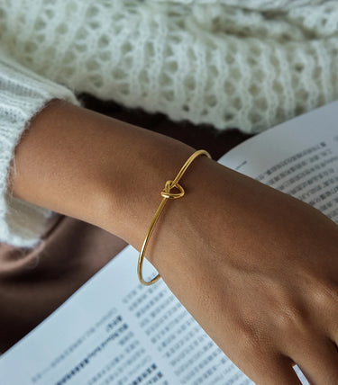 Tвърда гривна knot