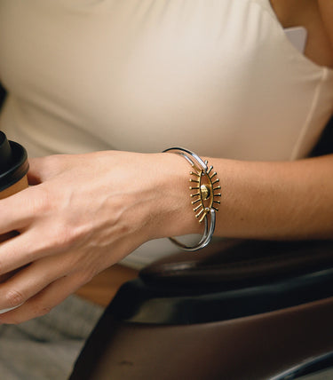 Твърда гривна с елемент око