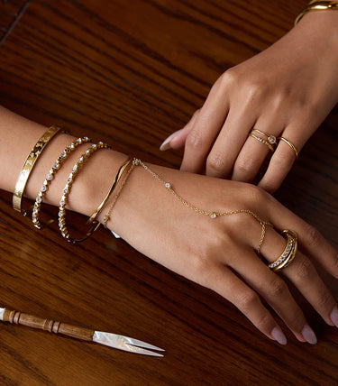 Твърда гривна snap clasp с циркони и сърца