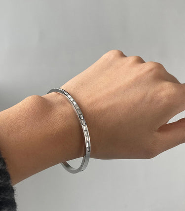 Твърда гривна snap clasp с циркони