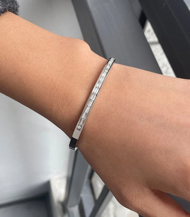 Твърда гривна snap clasp с циркони