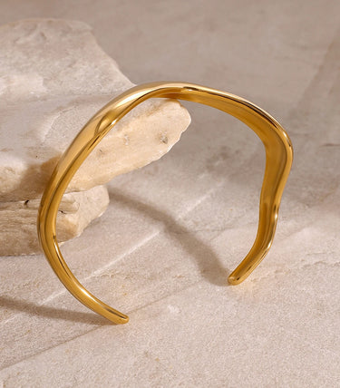 Твърда отворена wavy гривна