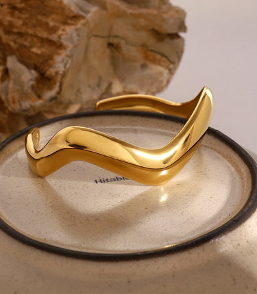 Твърда отворена wavy гривна