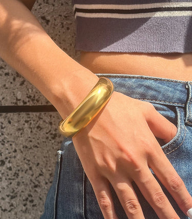 Твърда овална масивна гривна