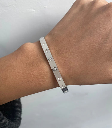 Твърда плоска гривна с циркони