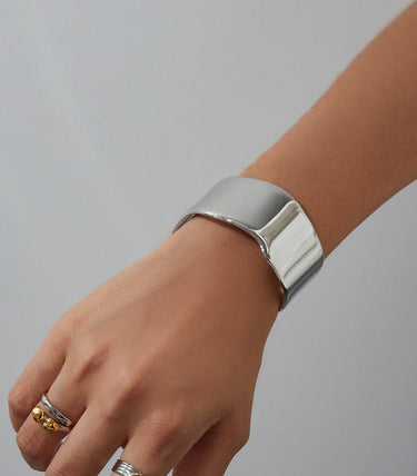 Твърда wavy масивна гривна