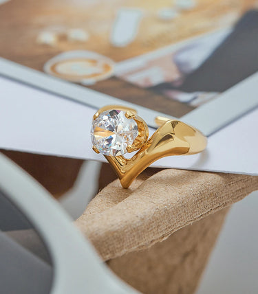 V-shape регулируем пръстен с бял циркон