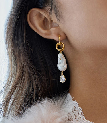 Висящи обеци на винт с барокови перли и циркон