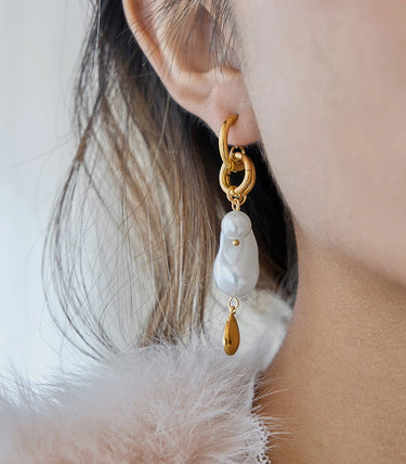 Висящи обеци на винт с барокови перли и циркон