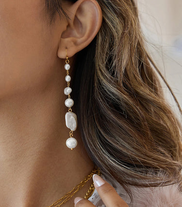 Висящи обеци с различни по форма перли