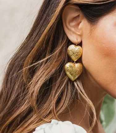 Висящи обеци сърца с флорални орнаменти